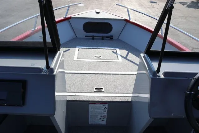 Slide: The Image of Smoker Craft Pro Tracer 162 2026 - 12