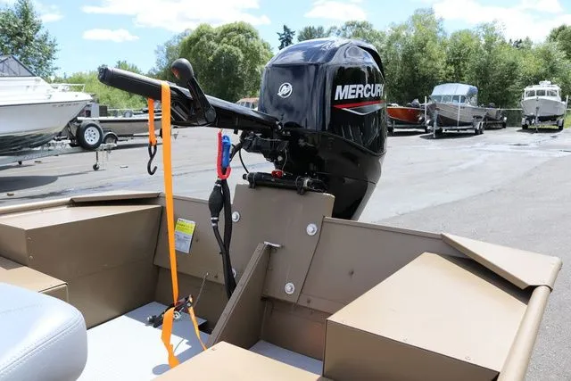 Slide: The Image of Smoker Craft 1648 Jon 2025 - 10