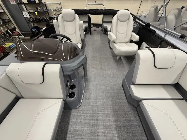 Slide: The Image of SunChaser Lucerne 22 LR DH 2025 - 11