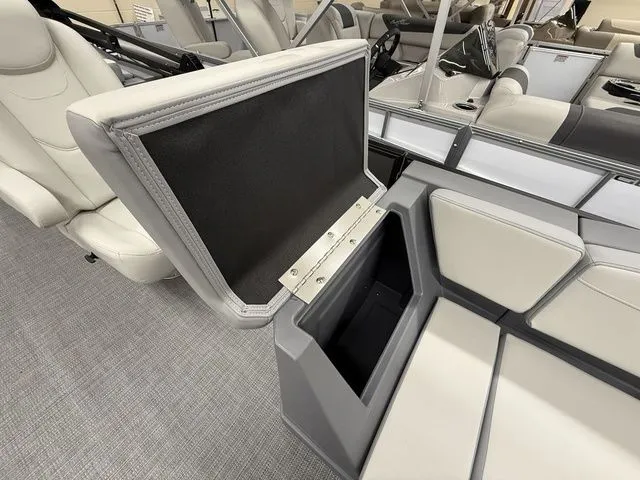 Slide: The Image of SunChaser Lucerne 22 LR DH 2025 - 13