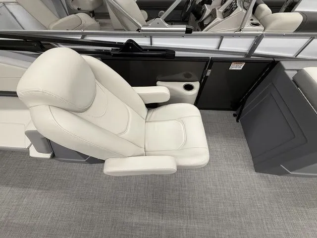 Slide: The Image of SunChaser Lucerne 22 LR DH 2025 - 6