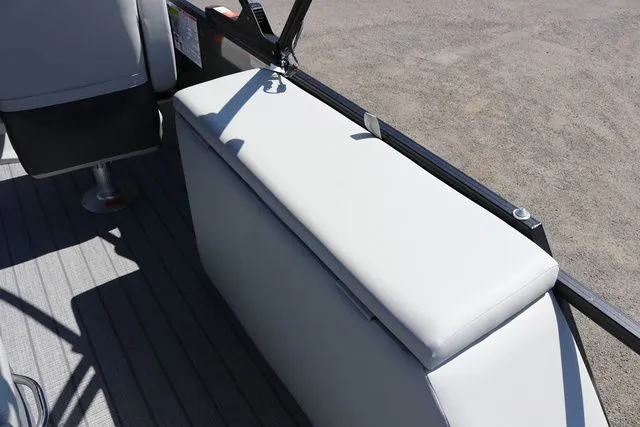 Slide: The Image of SunChaser Geneva Sport 23 SB DH Tritoon 2025 - 13