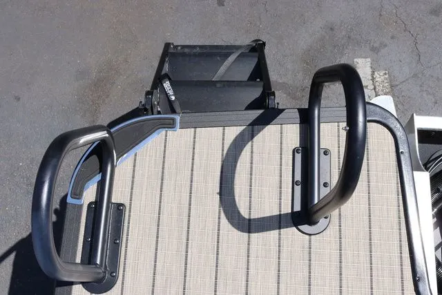 Slide: The Image of SunChaser Geneva Sport 23 LR PSB Tritoon 2025 - 15