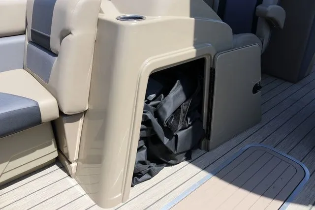 Slide: The Image of SunChaser Geneva Sport 23 LR PSB Tritoon 2025 - 18