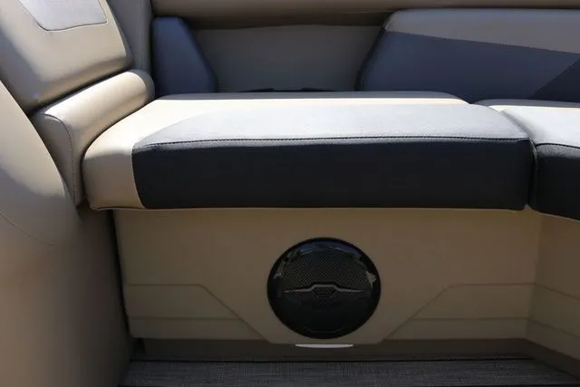 Slide: The Image of SunChaser Geneva Sport 23 LR PSB Tritoon 2025 - 21