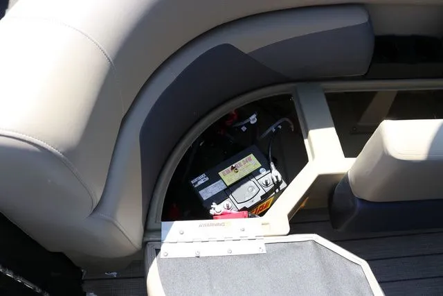 Slide: The Image of SunChaser Geneva Sport 23 LR PSB Tritoon 2025 - 24