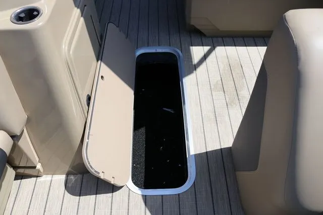 Slide: The Image of SunChaser Geneva Sport 23 LR PSB Tritoon 2025 - 31