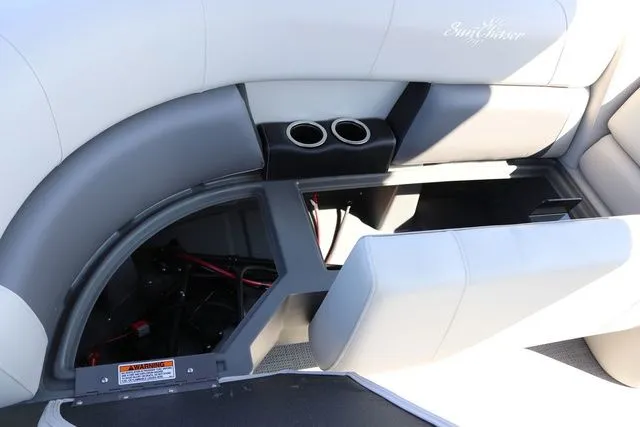 Slide: The Image of SunChaser Vista 18 LR 2025 - 19