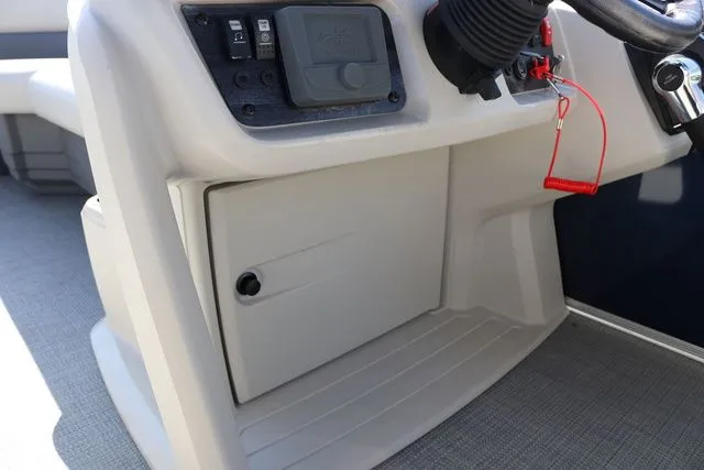 Slide: The Image of SunChaser Vista 18 LR 2025 - 26