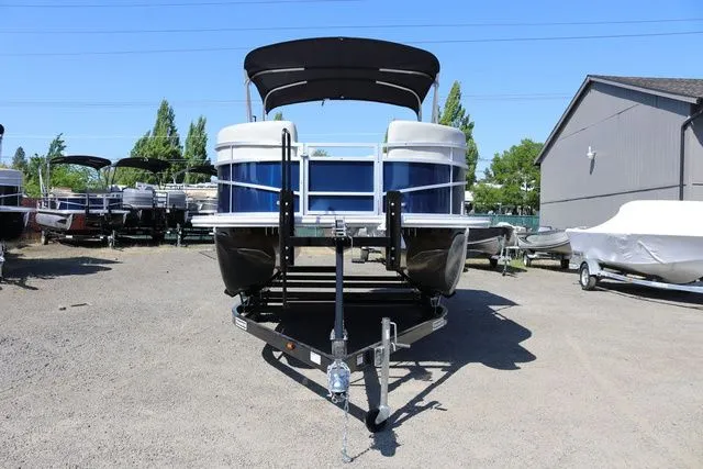 Slide: The Image of SunChaser Vista 18 LR 2025 - 4