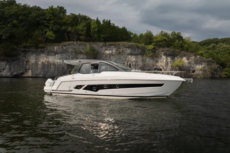 Slide: The Image of Shaefer 375 starboard side - 9