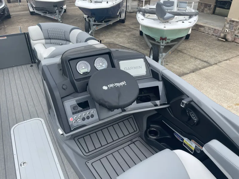 Slide: The Image of Avalon Catalina Versatile Rear Bench - 23' 2025 - 21