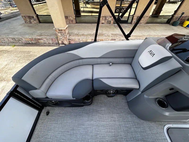 Slide: The Image of Avalon LSZ Quad Lounge - 23' 2025 - 12