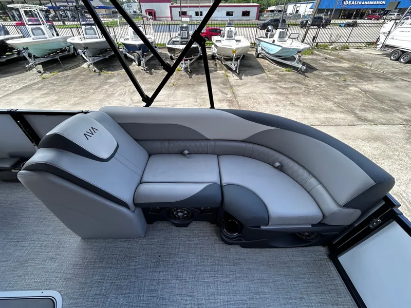 Slide: The Image of Avalon LSZ Quad Lounge - 23' 2025 - 13