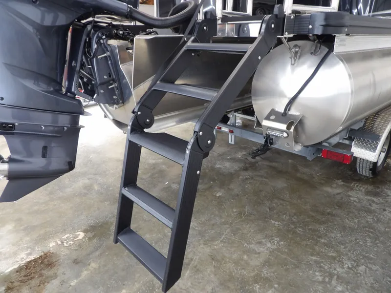 Slide: The Image of Avalon LSZ Quad Lounge - 23' 2025 - 29