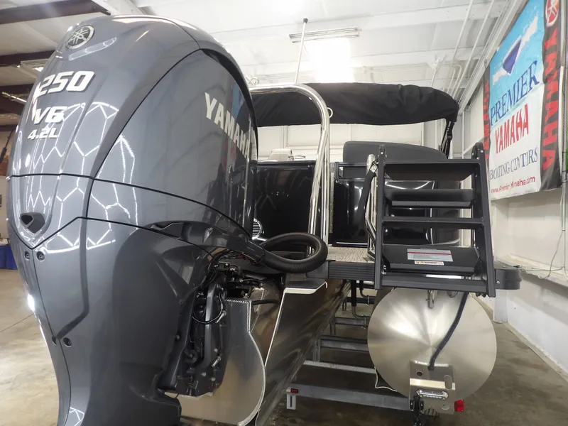 Slide: The Image of Avalon LSZ Quad Lounge - 23' 2025 - 8