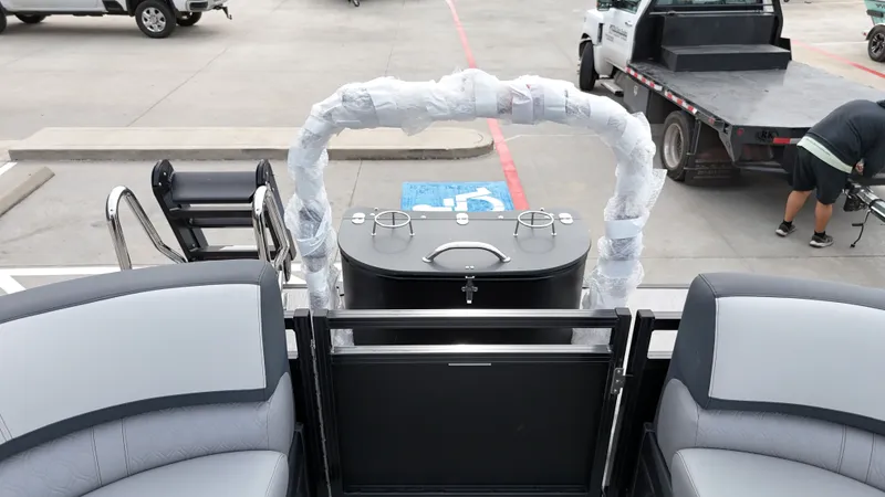 Slide: The Image of Avalon LSZ Quad Lounge - 25' 2025 - 18