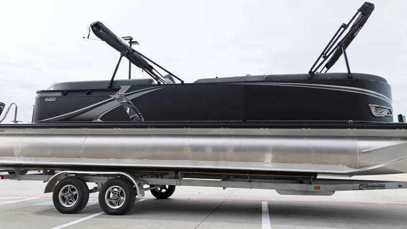 Slide: The Image of Avalon LSZ Quad Lounge - 25' 2025 - 21