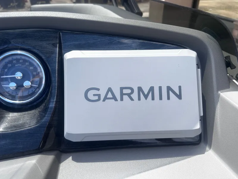 Slide: The Image of Avalon LSZ Versatile Rear Bench - 23' 2025 - 22