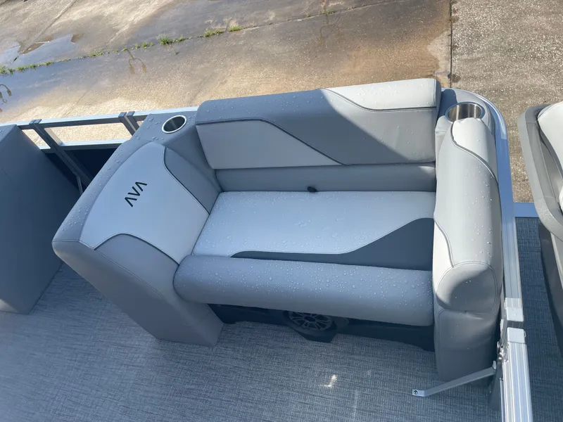 Slide: The Image of Avalon Venture Fish N Cruise - 23' 2025 - 10