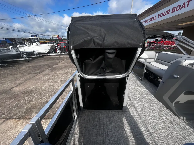 Slide: The Image of Avalon Venture Quad Lounge - 21' 2025 - 22