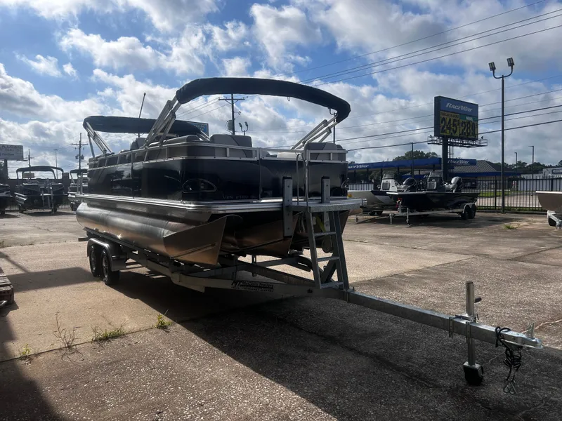 Slide: The Image of Avalon Venture Quad Lounge - 21' 2025 - 6