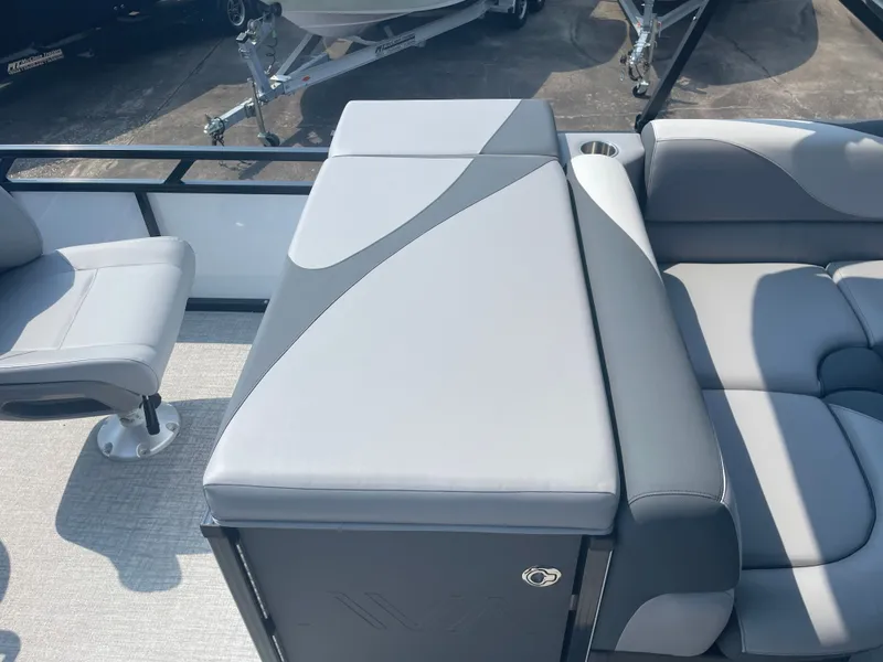Slide: The Image of Avalon Venture 85 Quad Fish - 23' 2025 - 24