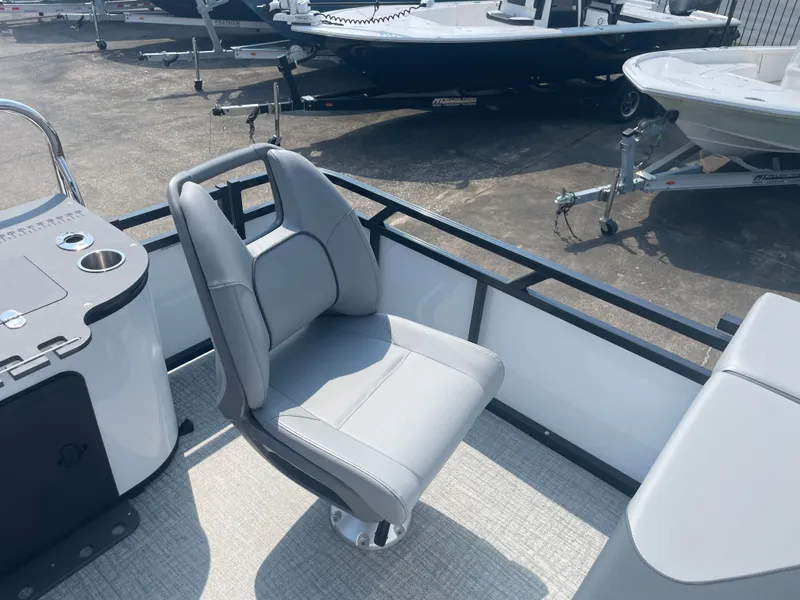 Slide: The Image of Avalon Venture 85 Quad Fish - 23' 2025 - 27