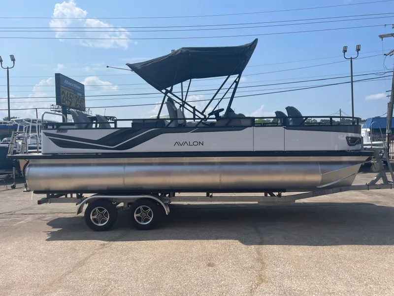 Slide: The Image of Avalon Venture 85 Quad Fish - 23' 2025 - 7