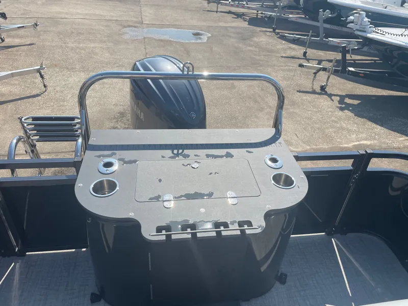 Slide: The Image of Avalon Venture 85 Quad Fish - 23' 2025 - 24