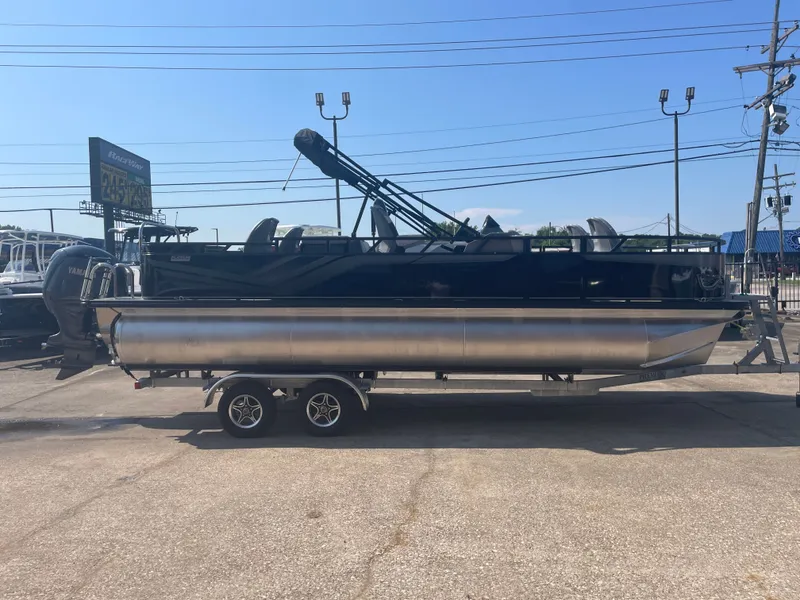 Slide: The Image of Avalon Venture 85 Quad Fish - 23' 2025 - 7