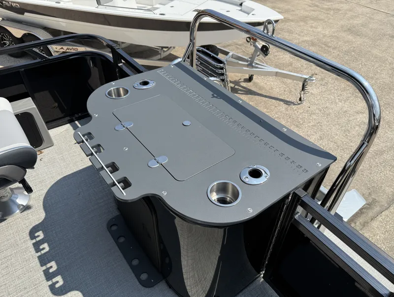 Slide: The Image of Avalon Venture 85 Rear Fish - 23' 2025 - 28