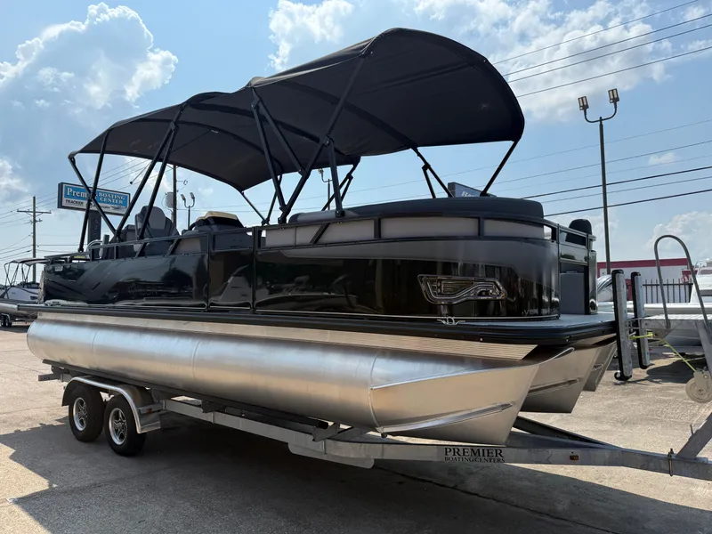 Slide: The Image of Avalon Venture 85 Rear Fish - 23' 2025 - 6