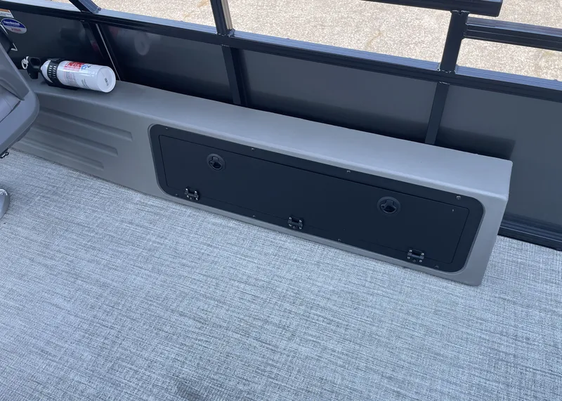 Slide: The Image of Avalon Venture 85 Rear Fish - 23' 2025 - 13