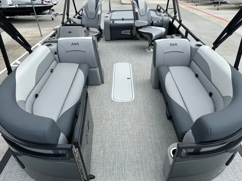 Slide: The Image of Avalon Venture 85 Versatile Rear Bench - 23' 2025 - 10