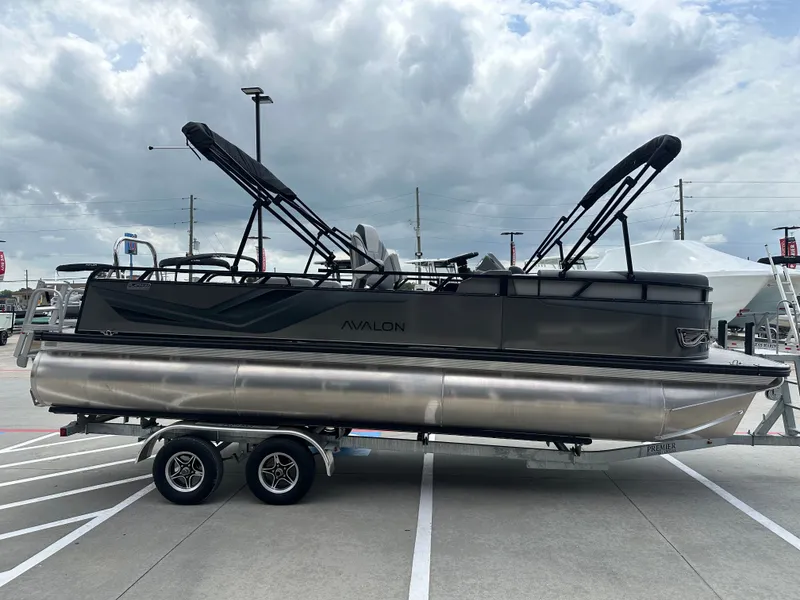 Slide: The Image of Avalon Venture 85 Versatile Rear Bench - 23' 2025 - 7