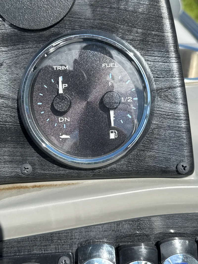 Slide: The Image of Avalon Venture 85 Versatile Rear Bench - 23' 2025 - 21