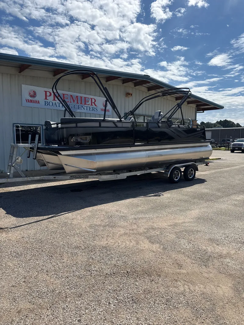 Slide: The Image of Avalon Venture 85 Versatile Rear Bench - 23' 2025 - 31