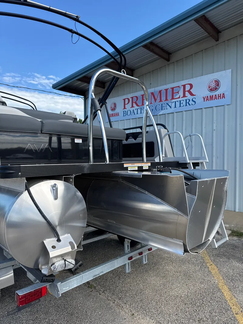 Slide: The Image of Avalon Venture 85 Versatile Rear Bench - 23' 2025 - 7