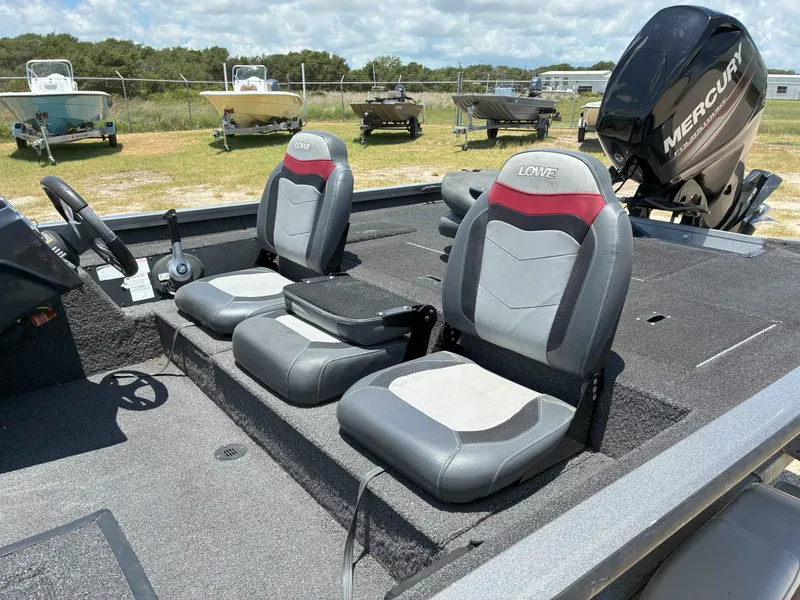 Slide: The Image of Lowe Stinger 175 2019 - 8