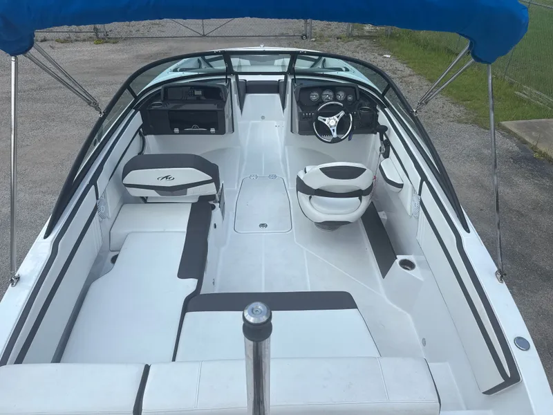 Slide: The Image of Monterey M-205 2019 - 8