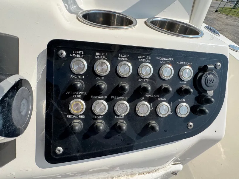 Slide: The Image of NauticStar 2602 Legacy 2022 - 11