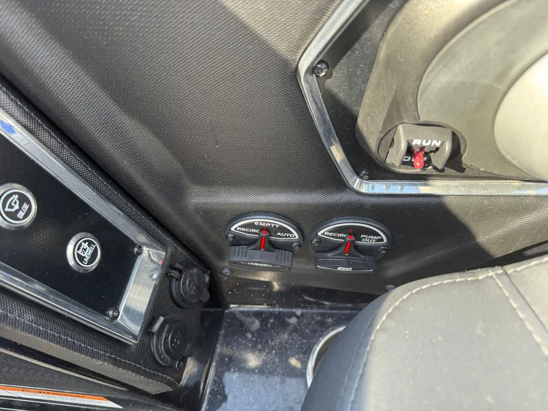 Slide: The Image of Ranger Z521R 2023 - 16