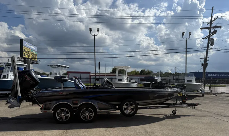 Slide: The Image of Ranger Z521R 2023 - 7