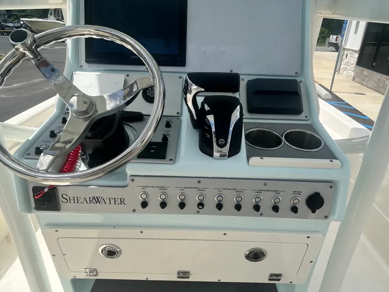 Slide: The Image of Shearwater 25 LTZ 2024 - 12