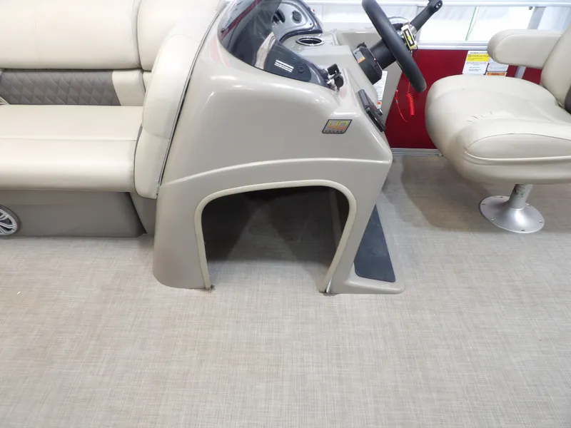 Slide: The Image of Sun Tracker Party Barge 20 DLX 2023 - 17