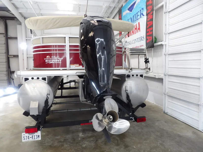 Slide: The Image of Sun Tracker Party Barge 20 DLX 2023 - 7