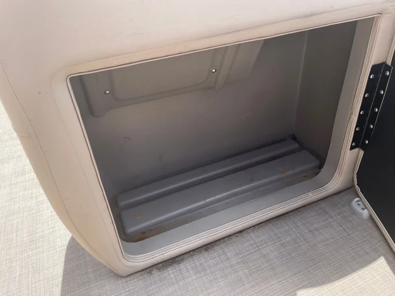 Slide: The Image of Sun Tracker SportFish 20 DLX 2024 - 18