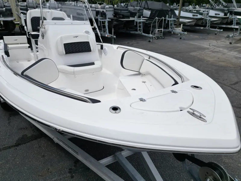 Slide: The Image of Tidewater 198 CC Adventure 2025 - 11