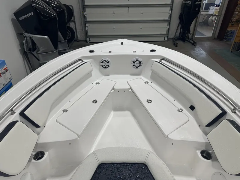 Slide: The Image of Tidewater 198 CC Adventure 2025 - 40